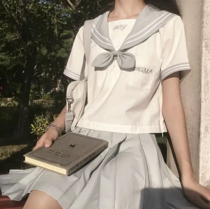 总之就是非常可爱～制服～
